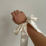 Satin Bow - Almond Cream