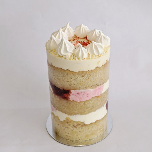 Individual vanilla and strawberry cake